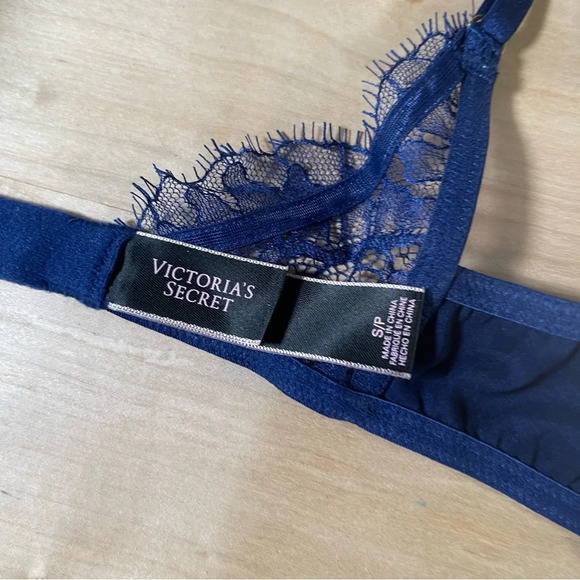 Victoria’s Secret blue satin and lace unlined bralette size small - Picture 4 of 4